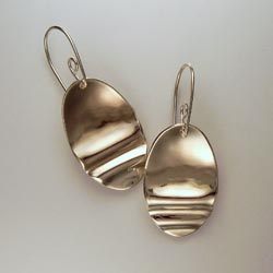 'ripple' earrings with mirror finish