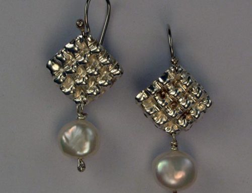 pearl earrings ~ waffle texture (diamond shaped)